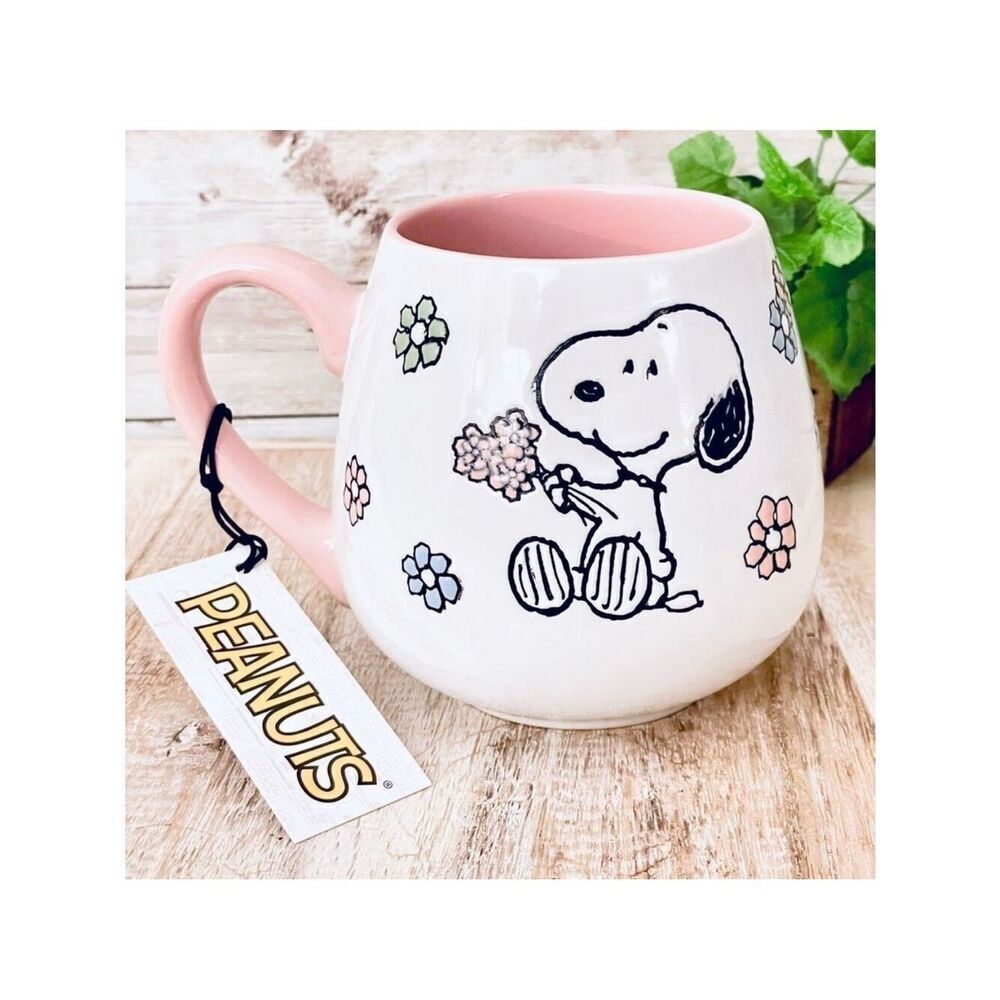 NWT Gorgeous Peanuts Snoopy with flowers & bottom White Pink Ceramic Pitcher Mug